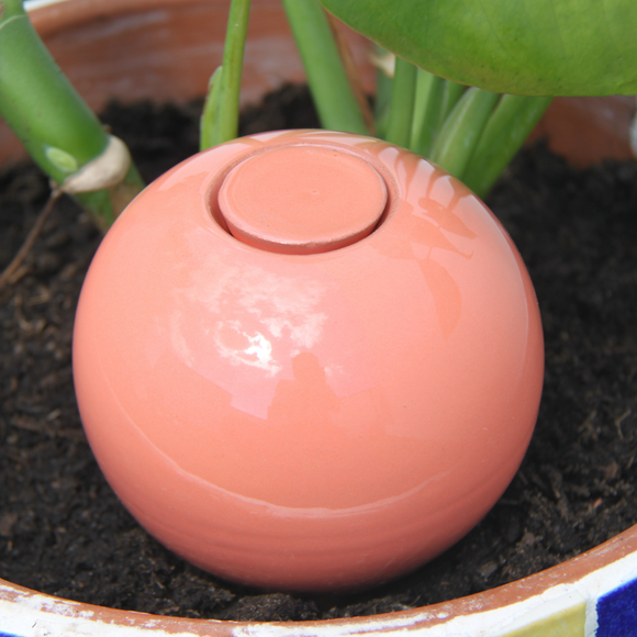 Enkel og Smuk Selvvanding i pastelfarvet terrakotta – til forårets planter