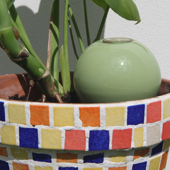 Enkel og Smuk Selvvanding i pastelfarvet terrakotta – til forårets planter