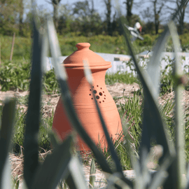Bæredygtig Kompostering med Stil – Håndlavet Terrakotta Kompostbeholder - Snedkerværktøj