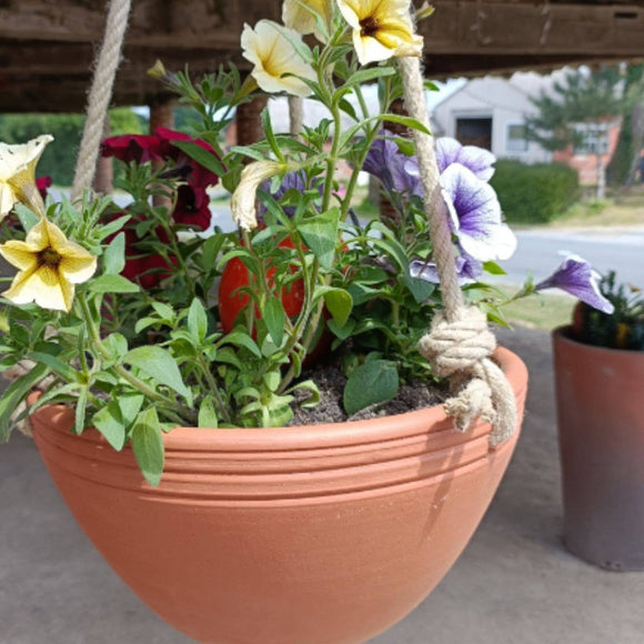 Dekorativ hængekrukke i håndlavet terrakotta – til altan og have - Snedkerværktøj